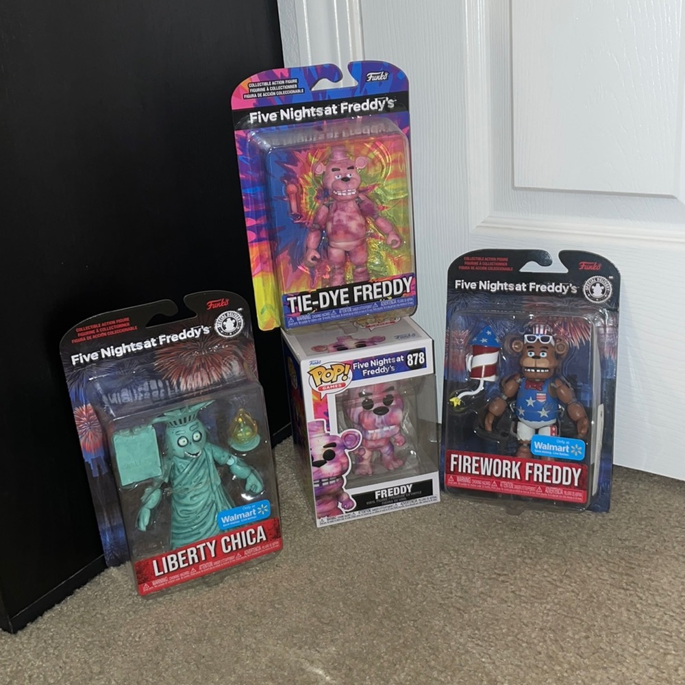 Fnaf Merch Bundle! - Picture 3 of 4